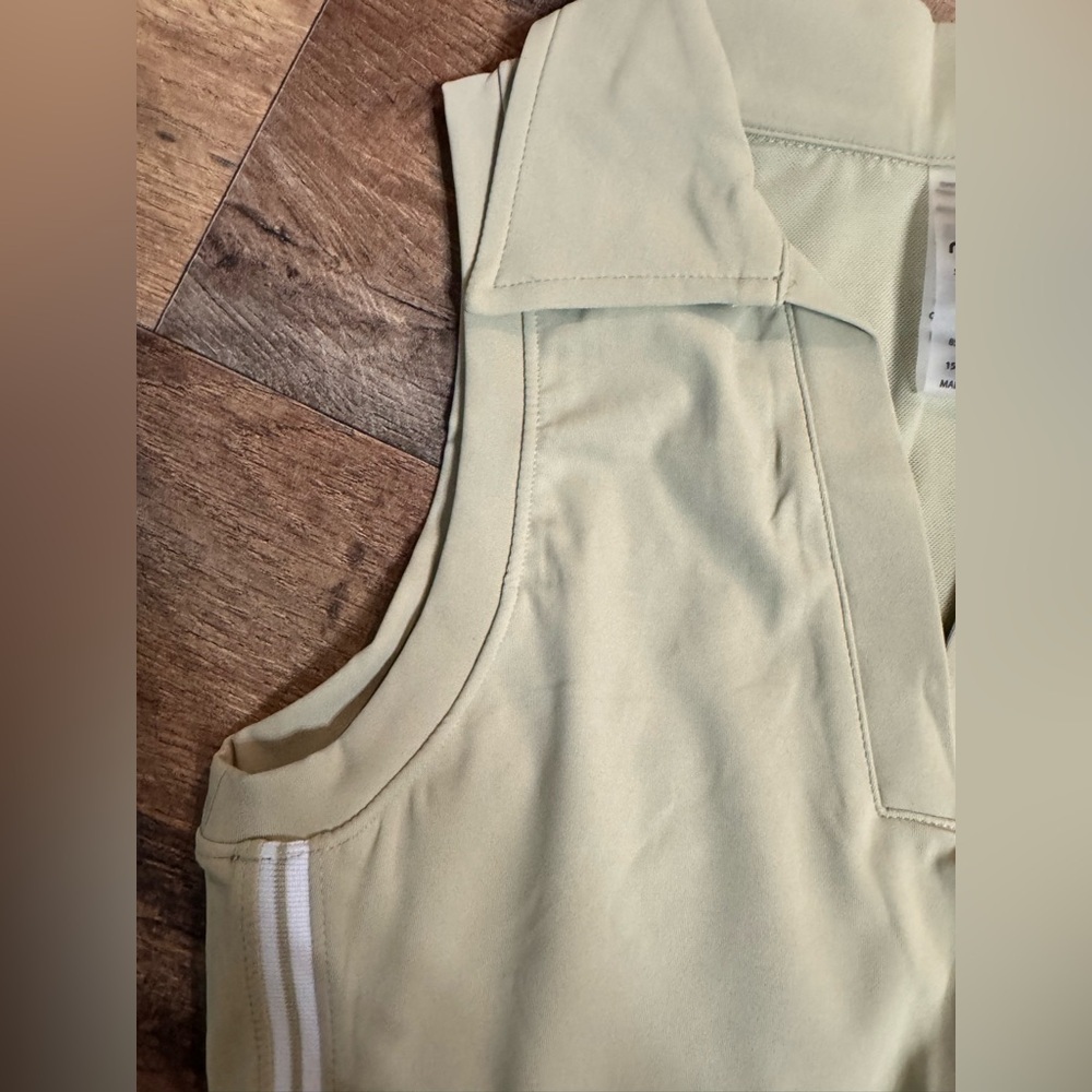 Mono B Sage Green Collared Athletic Crop Tank Top Built-In Shelf Bra Small - Picture 8 of 12